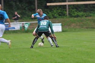 爱游戏官网首页-足球教练战术布置备受关注，足球教练考虑到对手阵型