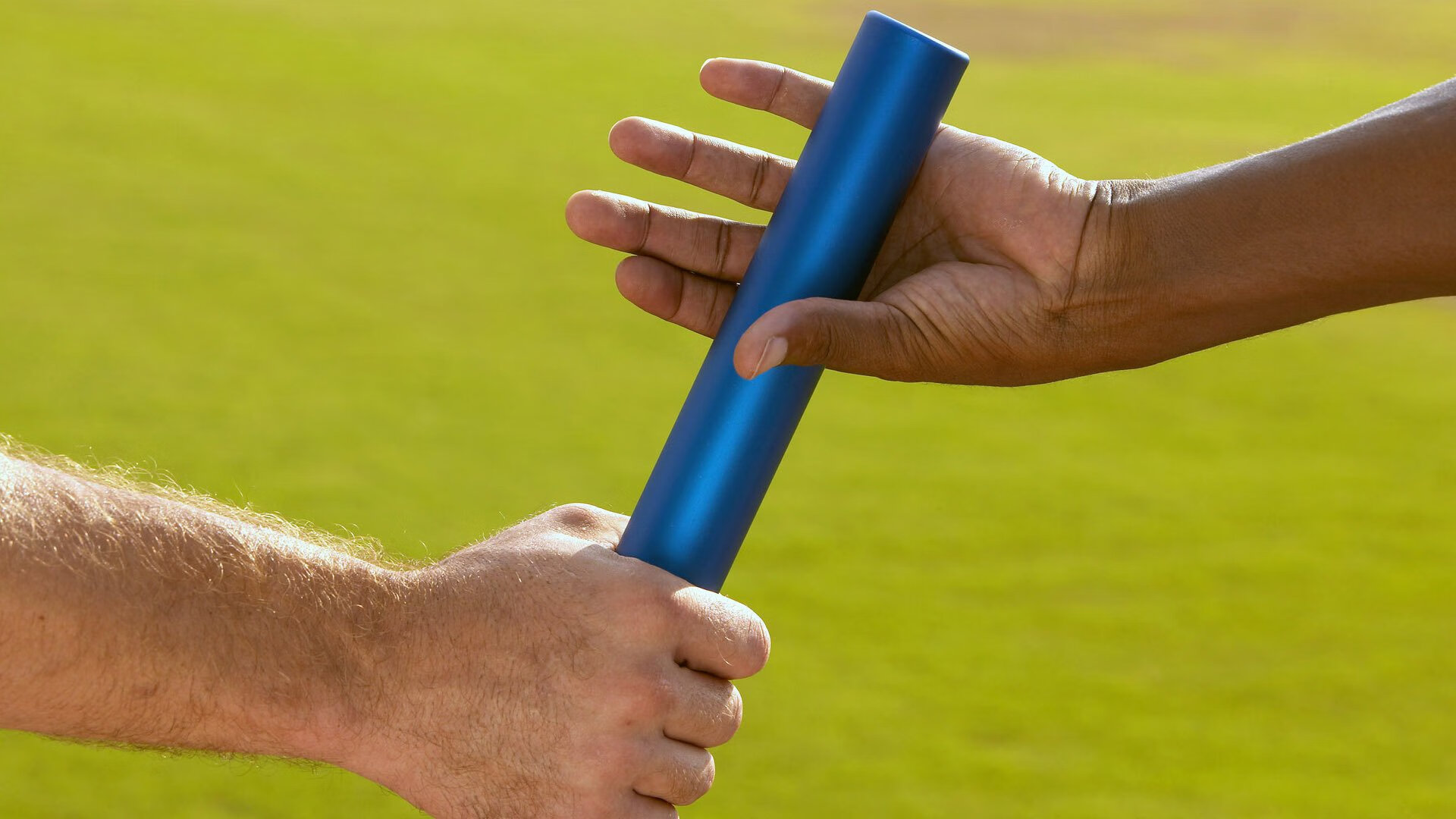 爱游戏入口-青少年足球训练营引入国际先进的训练理念和设备，青少年足球训练体系